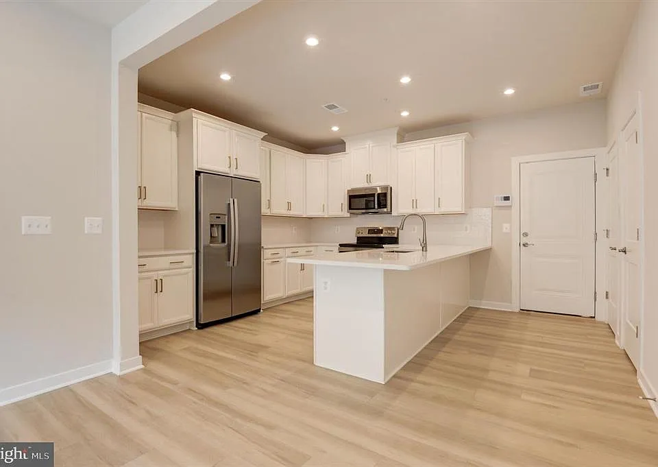 43798 Middleway Ter