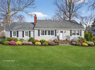 31 Fairfields Lane, Huntington Station, NY