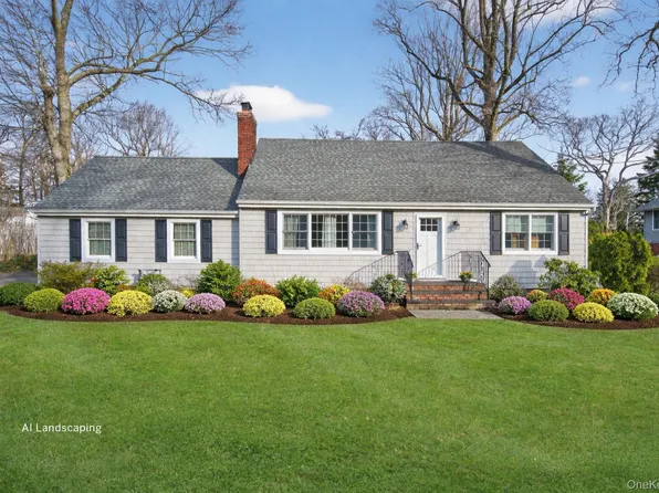 31 Fairfields Lane, Huntington Station, NY 11746