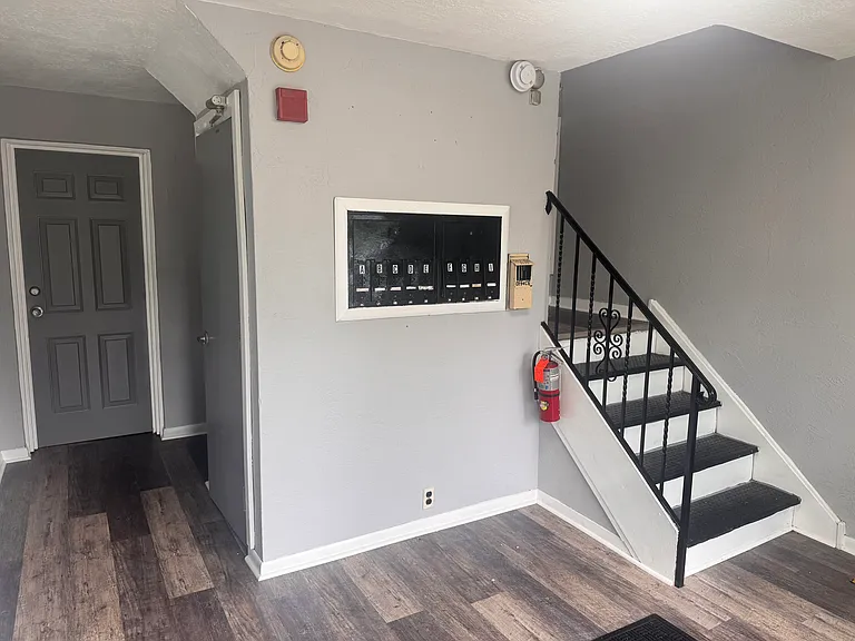 8033 Elberon Ave #E — Photo 8