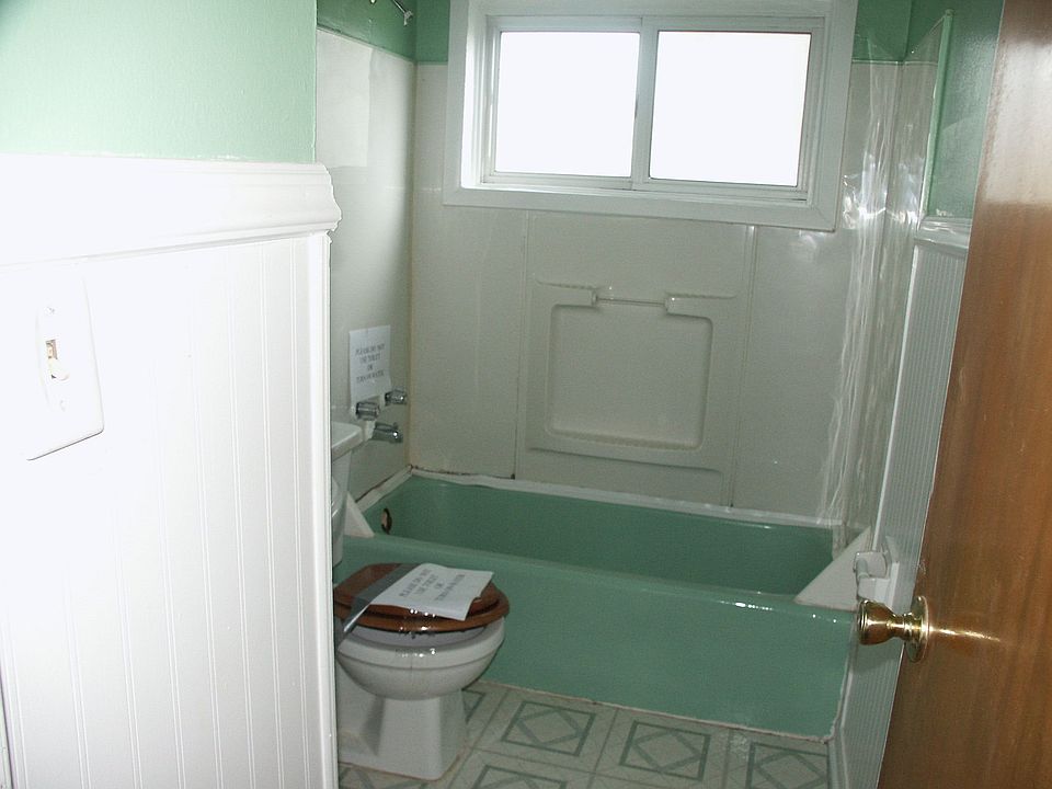 2nd image of 4074 Rickenbacker Ave