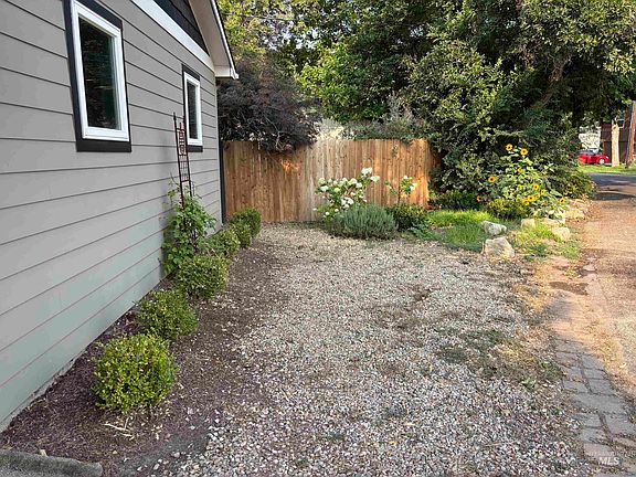 4th image of 3401 W Plant Dr