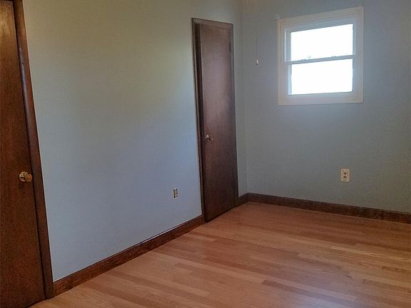 4th image of 107 Lauren Ave