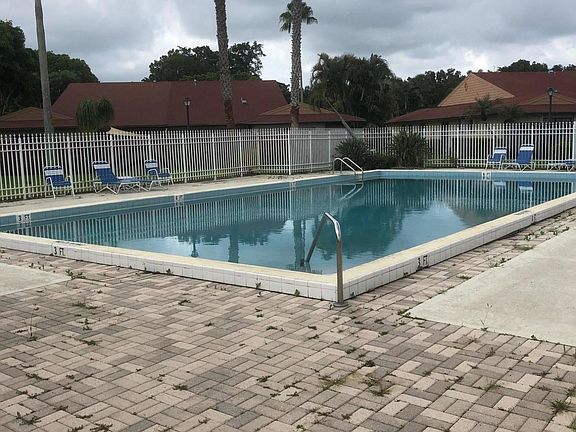 3rd image of 4399 Woodstock Dr APT C