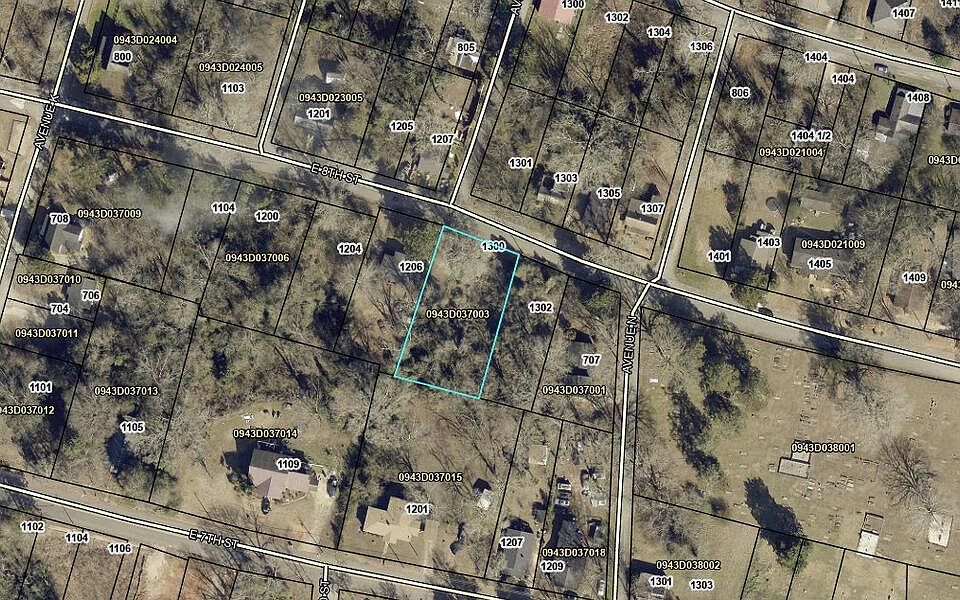 1st image of 1300 E 8th St