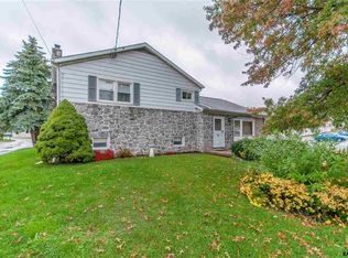 4 N Penn St, Windsor, PA 17366