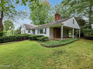 15 Lakeview Dr, Riverside, CT 06878