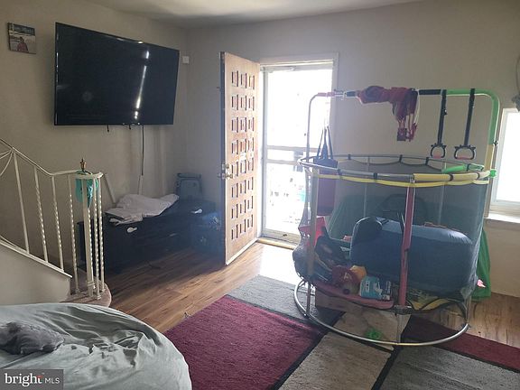 4th image of 2642 S 68th St