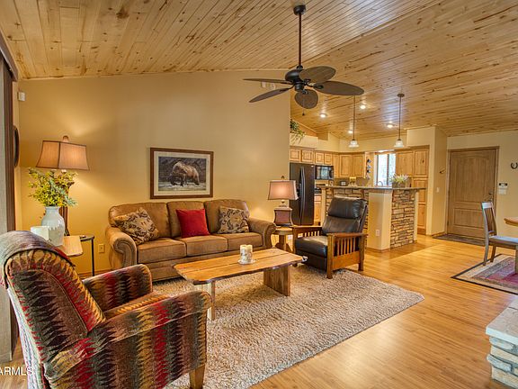 3rd image of 340 N RETREAT Drive
