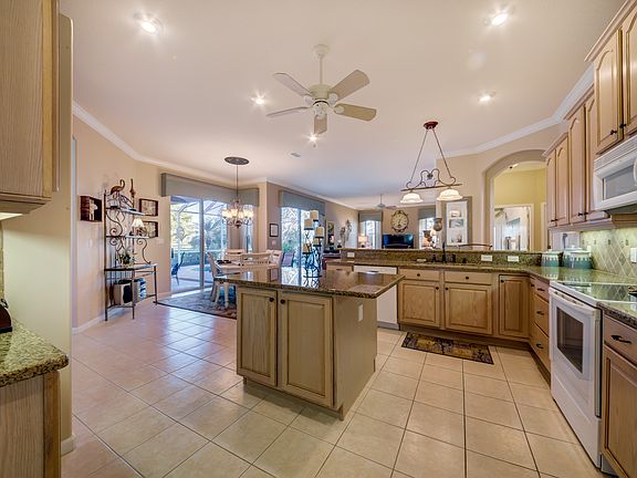 5th image of 3343 Carambola Cir