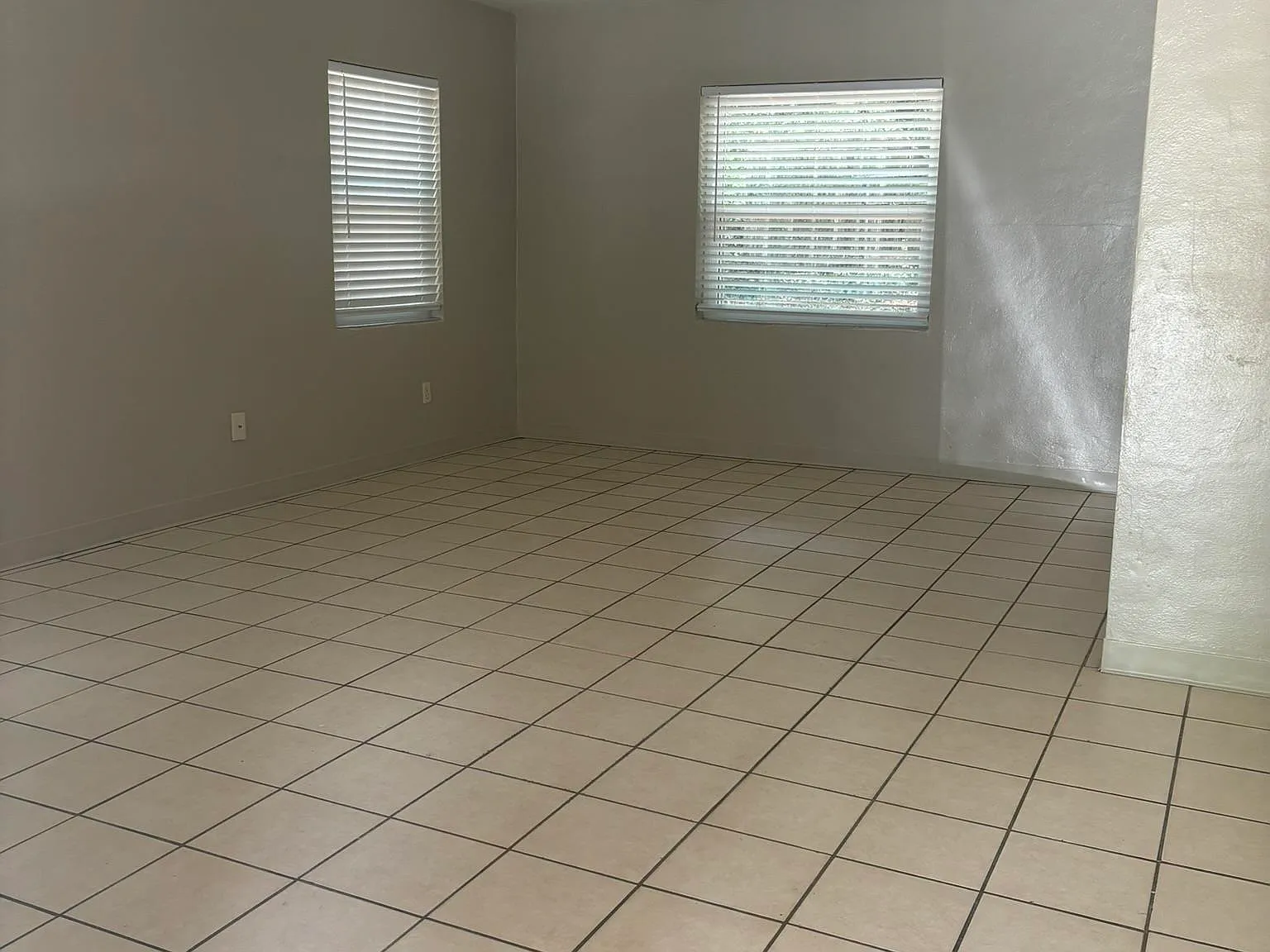 3 bed, 999 sqft, $1,195 — Photo 2