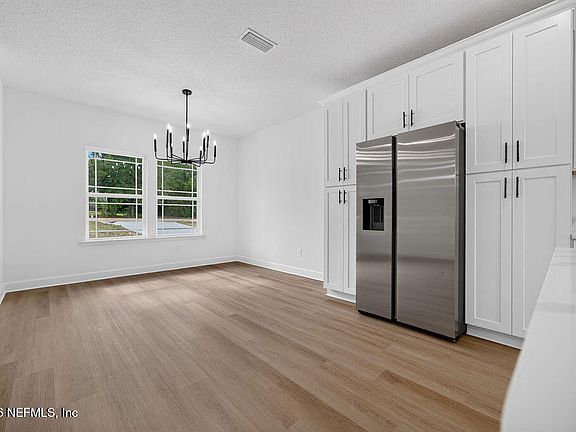 5th image of 32 BITTERROOT Avenue