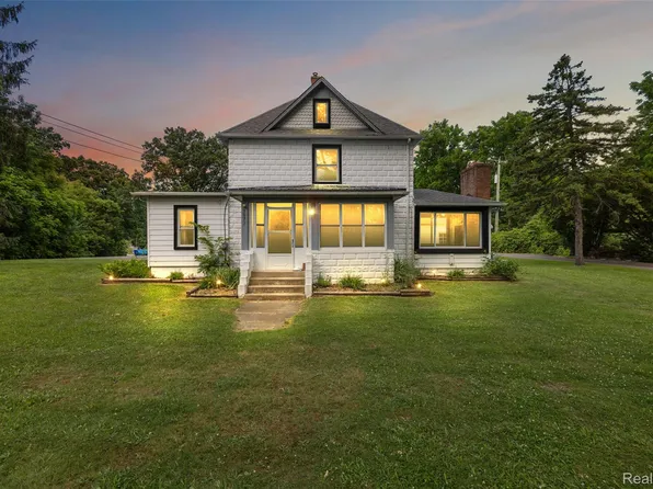 3071 Churchill Rd, Auburn Hills, MI 48326