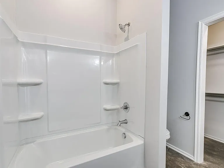 935 Coles Creek Ln #935 — Photo 2