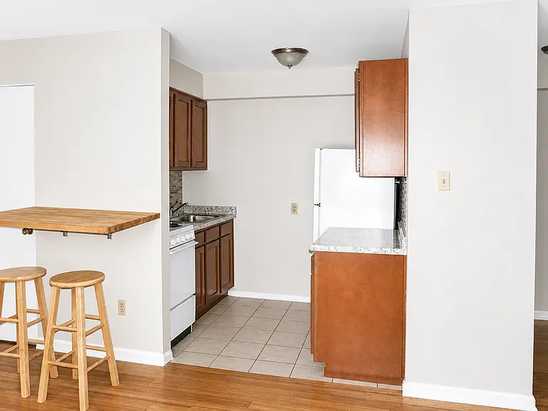 Studio (Unit 261-05)