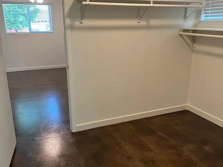 1815 E Minnezona Ave — Photo 7