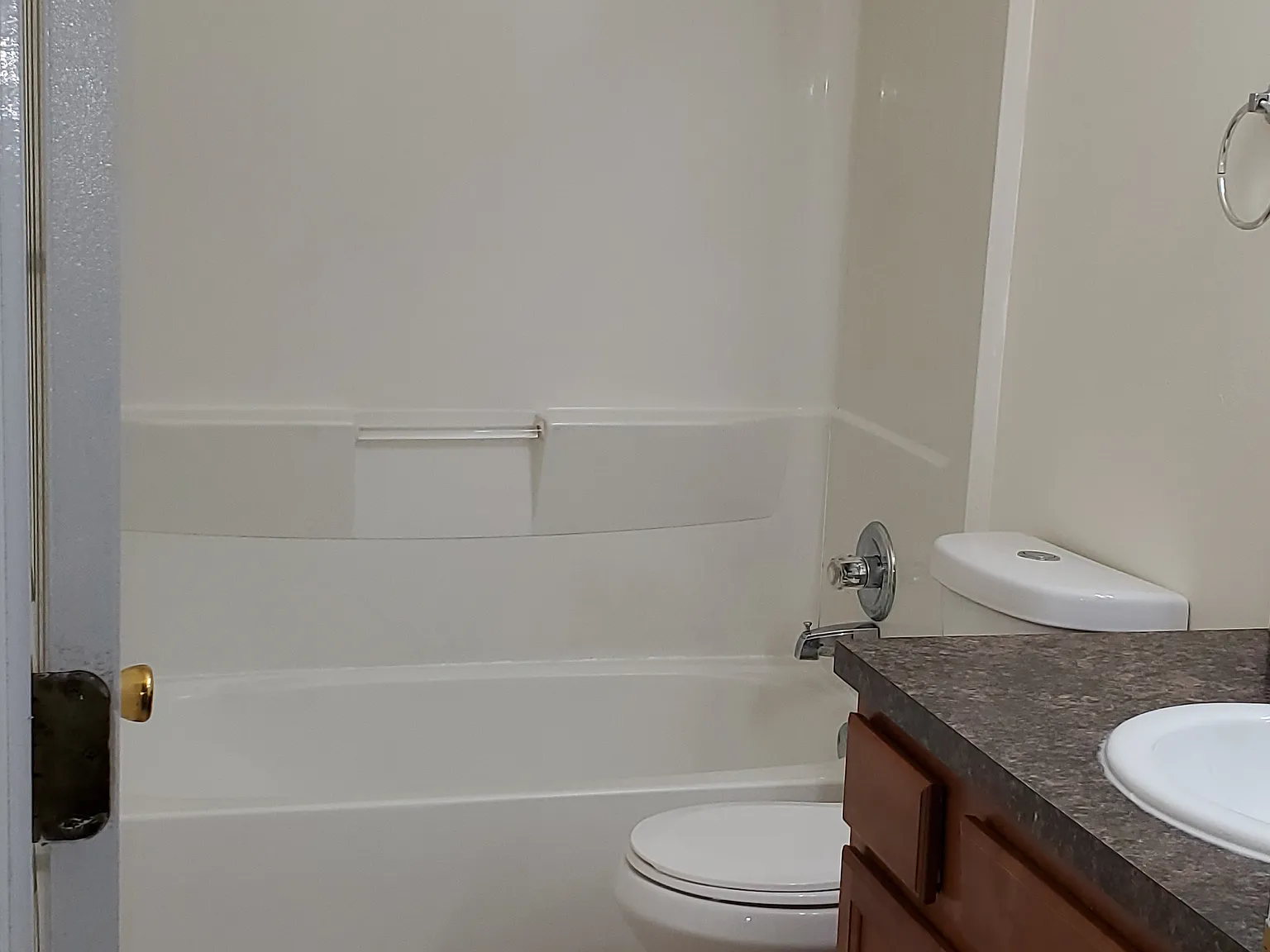 3 bed, 1.5 bath, 1254 sqft, $1,400 — Photo 3