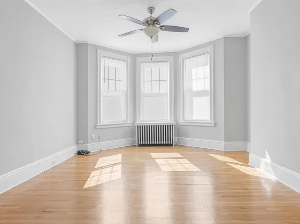 128 Oak Street image 3 of 20