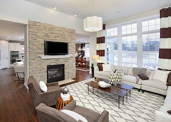 2nd image of 8 Hawthorn Dr