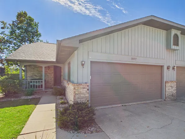 907 W Ridgeview Dr, Appleton, WI 54914