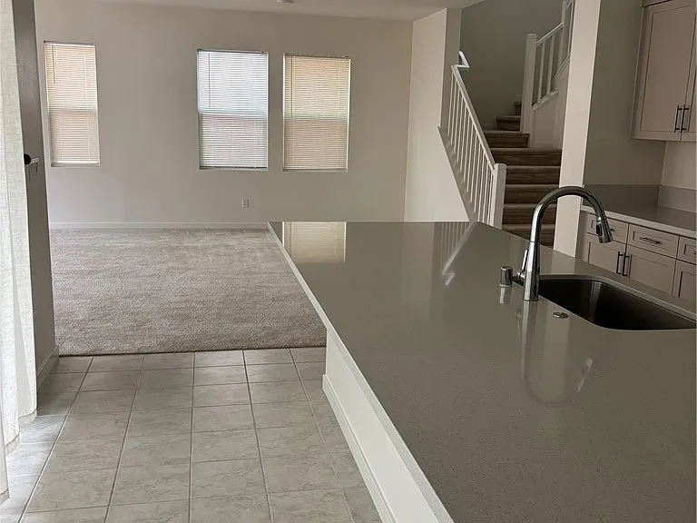 2565 E Embry Ln — Photo 12