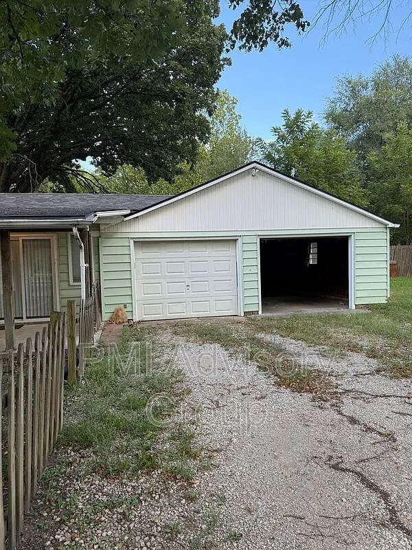 2 bed, 1.0 bath, 1040 sqft, $1,075 — Photo 4