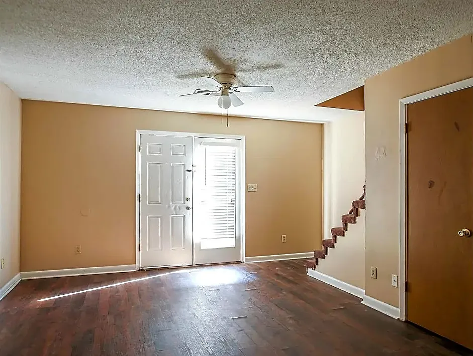 Madison Square Apartments — Photo 2