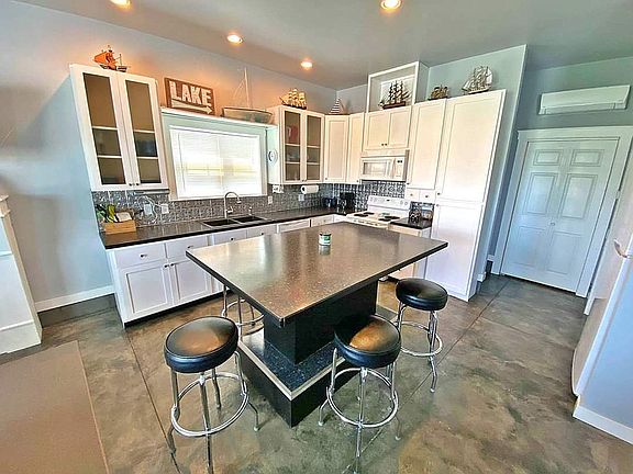 3rd image of 34767 Island View Ln