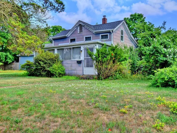 244 Carman St, Patchogue, NY 11772