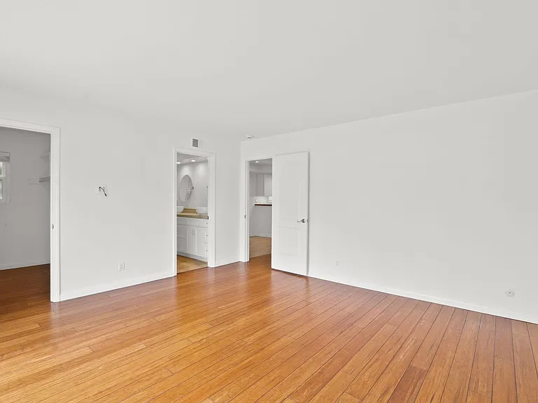 317 1/2 Heliotrope Ave — Photo 14