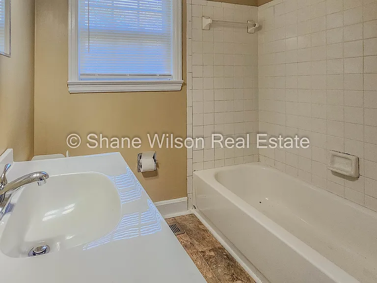 1005 Mountain View Dr — Photo 3