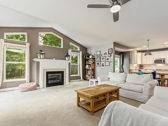 4th image of 683 Woodcreek Ln