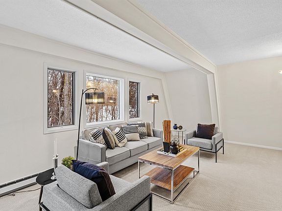 3rd image of 133 Glen Ln