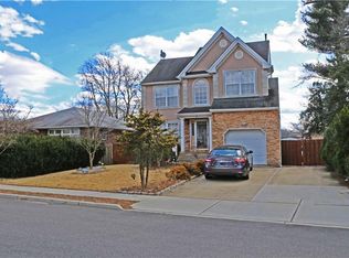 90 McCutcheon Ave, Sayreville, NJ 08872