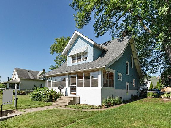3rd image of 140 9th Ave S