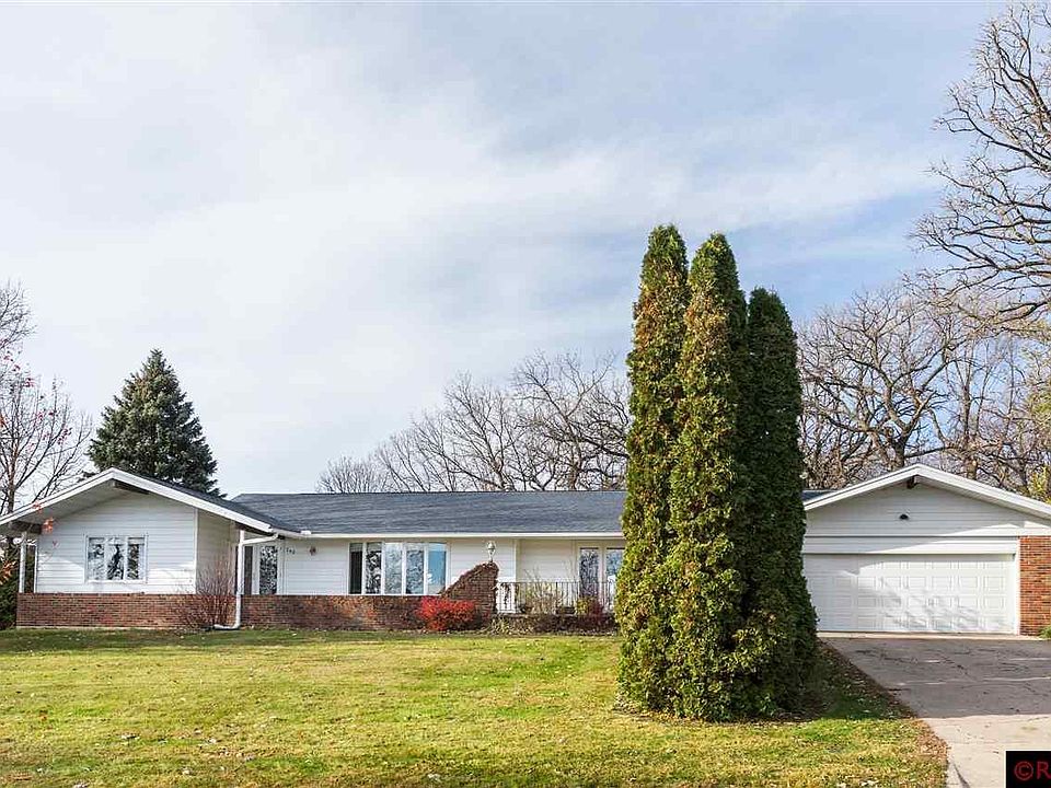 1st image of 240 Lakeshore Dr