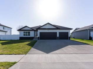 10174 Burgundy Dr, Horace, ND 58047