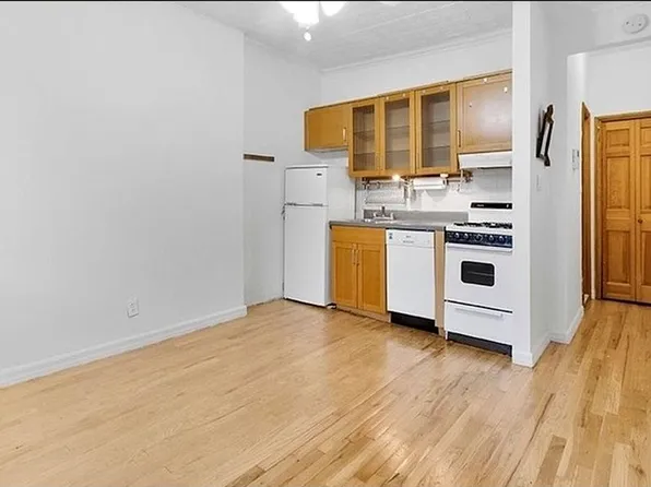 437 W 43rd St APT 3R, New York, NY 10036