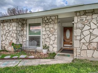308 Crown Ct, Converse, TX 78109