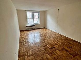 717 E 242nd St #3B, Bronx, NY 10470