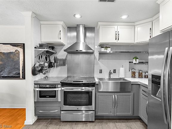 4th image of 4464 Willow Creek Dr SE