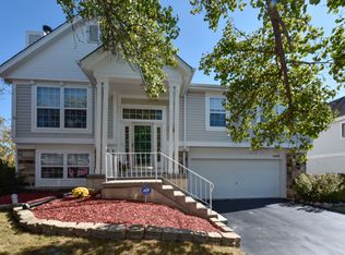 1446 Leeward Ct, Grayslake, IL