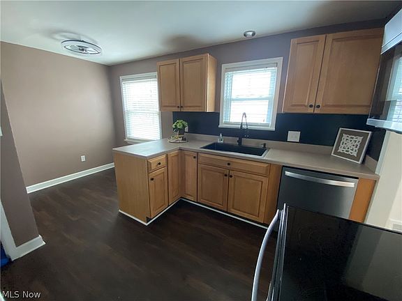 5th image of 17107 Stockbridge Ave