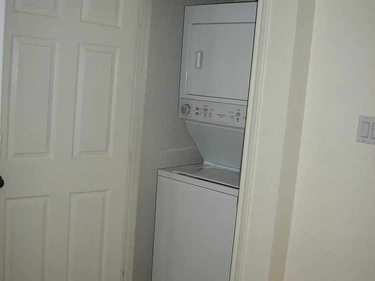 715A N Pecan St — Photo 12