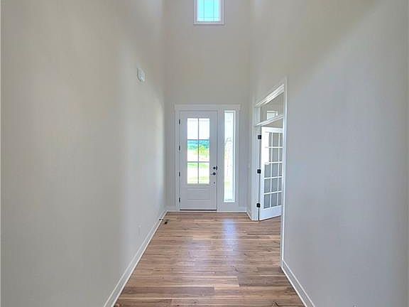 4th image of 18236 Oakmont St