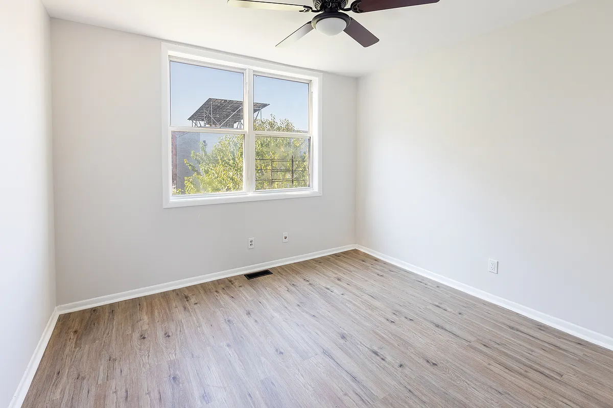 Building Photo - 540 E 148th St #2