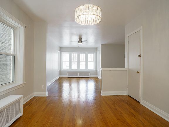 4th image of 4947 W Sunnyside Ave Floor 1