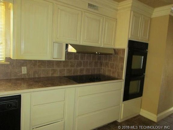 5th image of 1002 Newton Dr