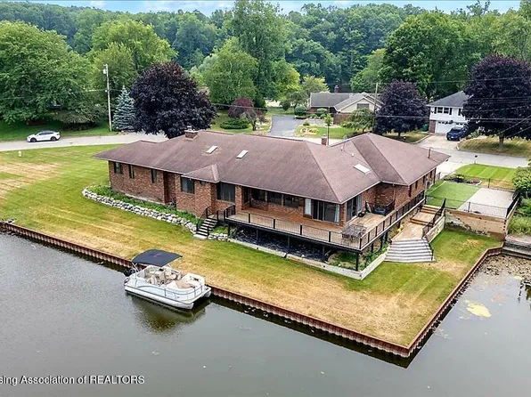 10289 Lafayette Ln, Dimondale, MI 48821