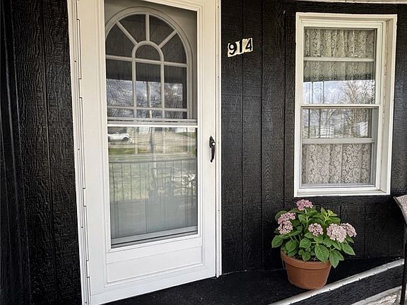 4th image of 914 Orchard Street